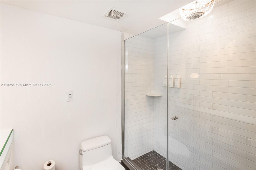 待售: $399,000 (0 贝兹, 0 浴室, 477 平方英尺)