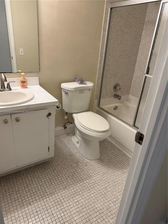 Activo con contrato: $120,000 (2 camas, 2 baños, 850 Pies cuadrados)