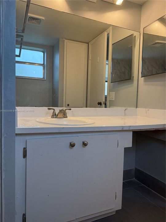 Activo con contrato: $120,000 (2 camas, 2 baños, 850 Pies cuadrados)