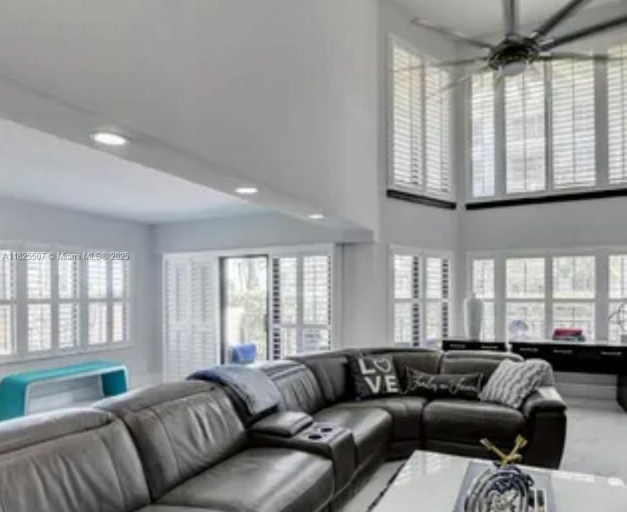 For Rent: $11,000 (2 beds, 2 baths, 1650 Square Feet)