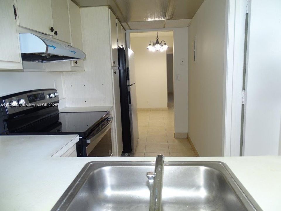 For Sale: $143,000 (1 beds, 1 baths, 597 Square Feet)