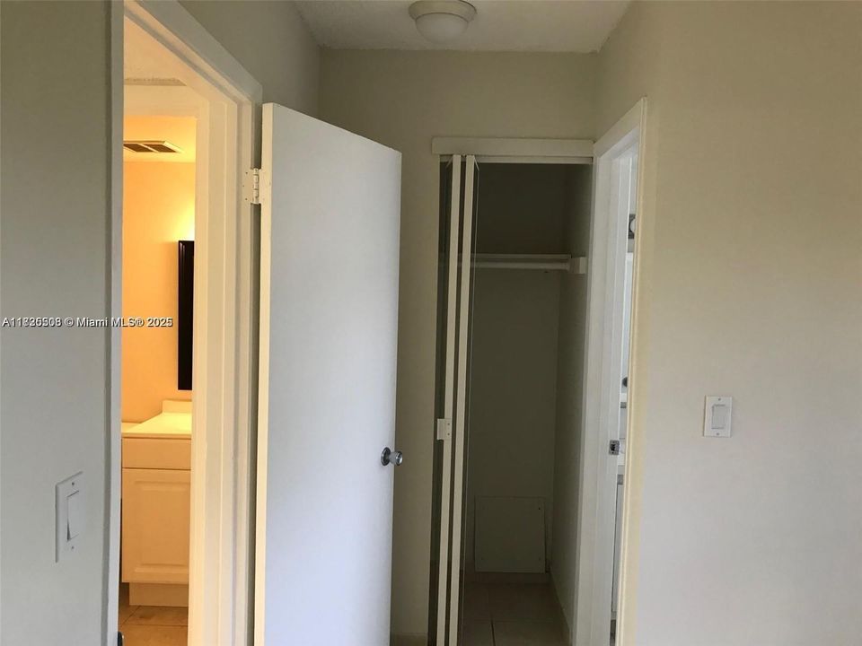 For Sale: $143,000 (1 beds, 1 baths, 597 Square Feet)