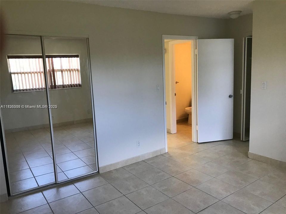 For Sale: $143,000 (1 beds, 1 baths, 597 Square Feet)