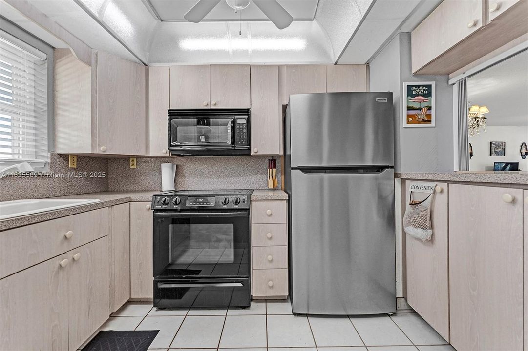 На продажу: $495,000 (2 спален, 2 ванн, 947 Квадратных фут)