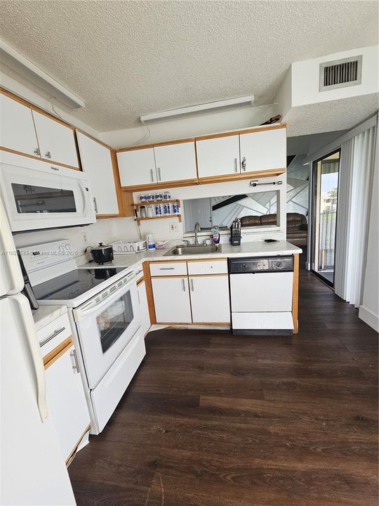 En Venta: $219,900 (2 camas, 2 baños, 960 Pies cuadrados)