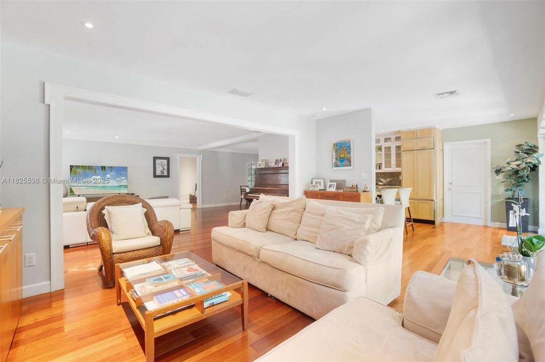 最近租的: $10,000 (3 贝兹, 2 浴室, 1894 平方英尺)