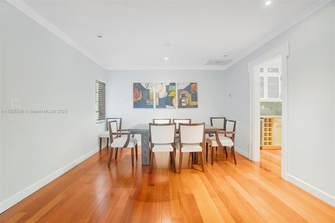 最近租的: $10,000 (3 贝兹, 2 浴室, 1894 平方英尺)