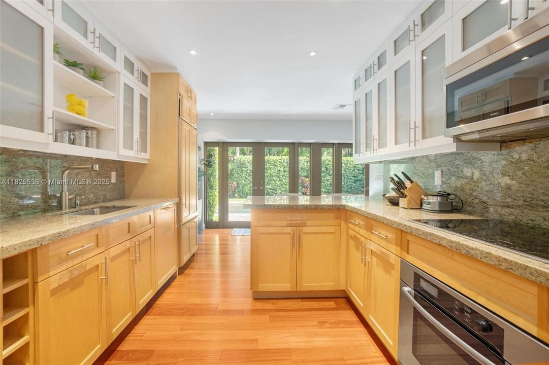 最近租的: $10,000 (3 贝兹, 2 浴室, 1894 平方英尺)