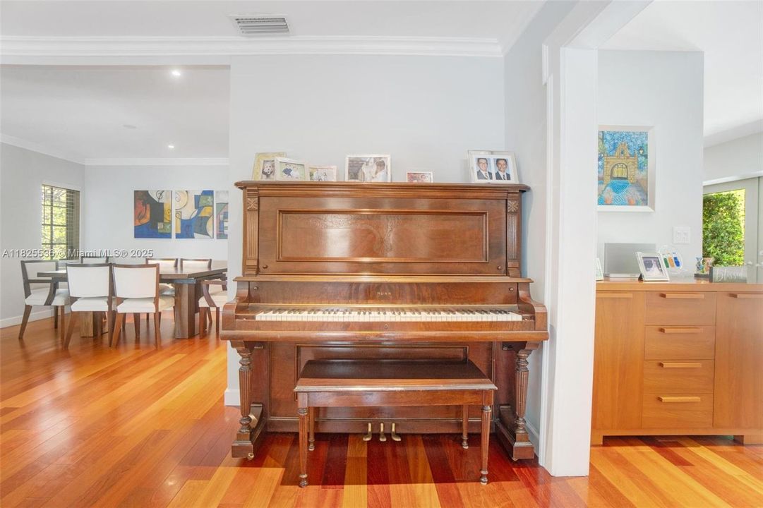 最近租的: $10,000 (3 贝兹, 2 浴室, 1894 平方英尺)