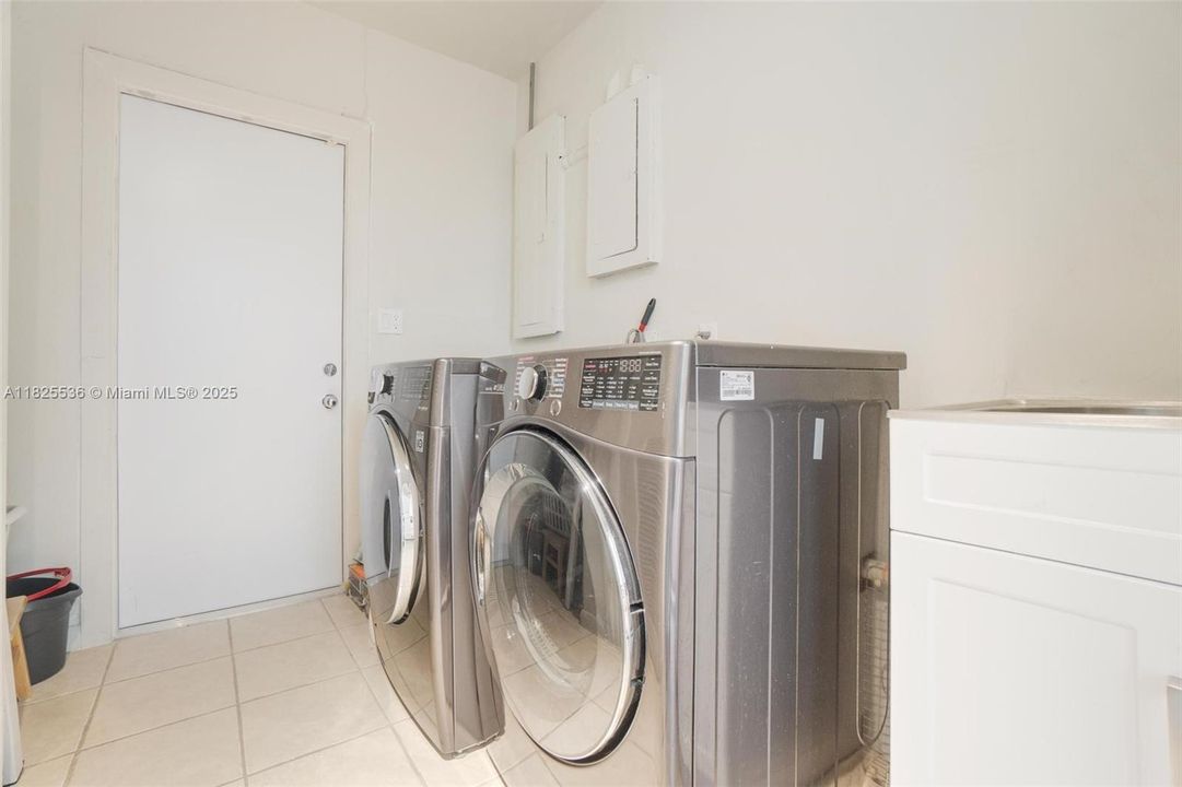 最近租的: $10,000 (3 贝兹, 2 浴室, 1894 平方英尺)