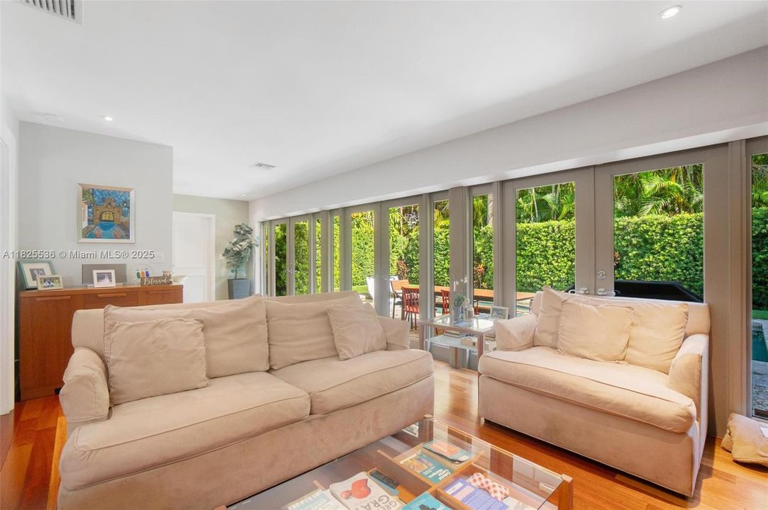 最近租的: $10,000 (3 贝兹, 2 浴室, 1894 平方英尺)