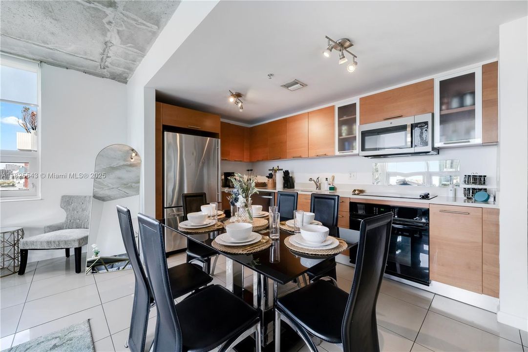 В аренду: $5,500 (2 спален, 2 ванн, 1190 Квадратных фут)