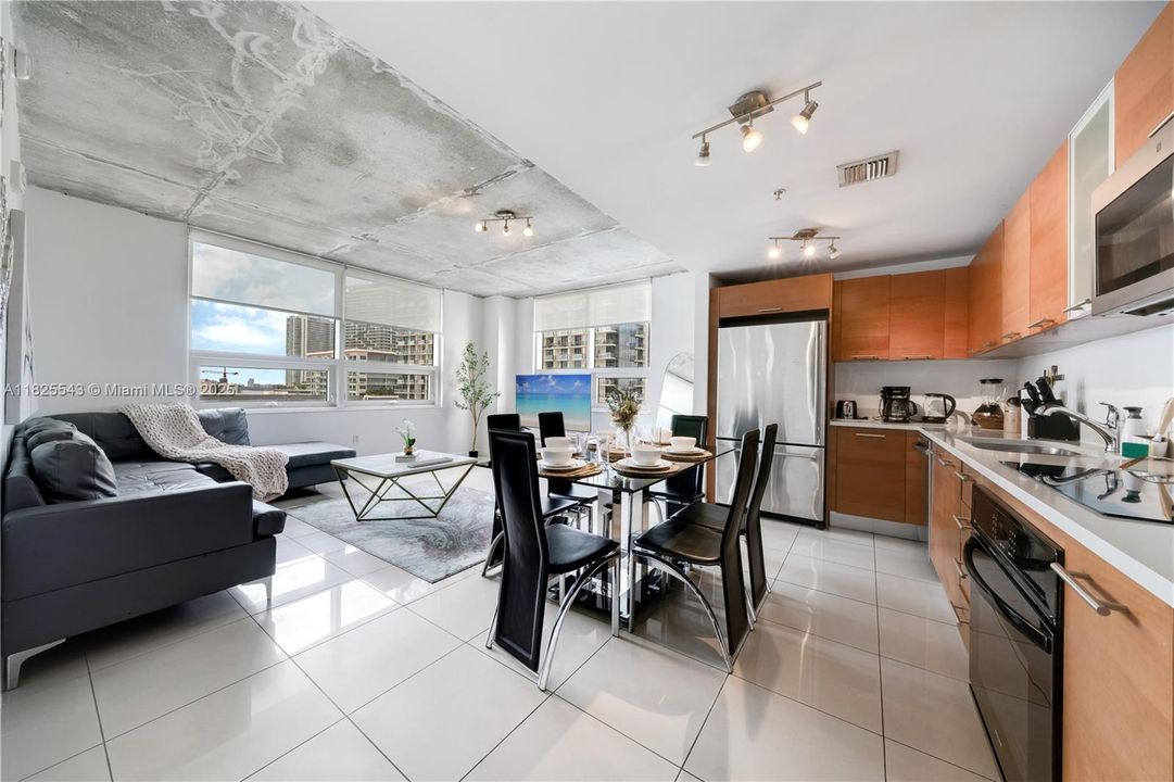 В аренду: $5,500 (2 спален, 2 ванн, 1190 Квадратных фут)