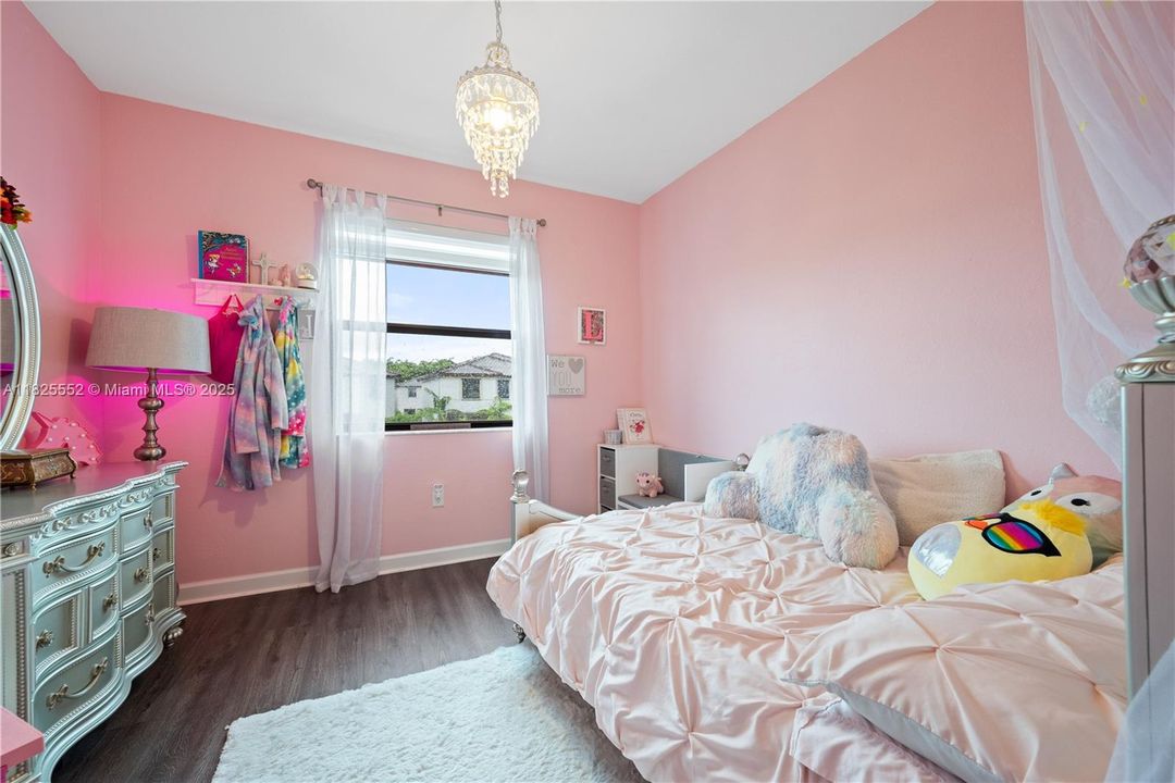 Под контрактом: $490,000 (3 спален, 2 ванн, 1772 Квадратных фут)