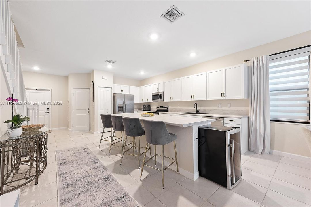 Под контрактом: $490,000 (3 спален, 2 ванн, 1772 Квадратных фут)