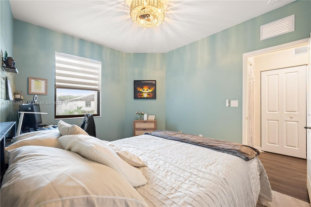 Под контрактом: $490,000 (3 спален, 2 ванн, 1772 Квадратных фут)