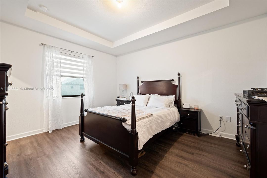 Под контрактом: $490,000 (3 спален, 2 ванн, 1772 Квадратных фут)