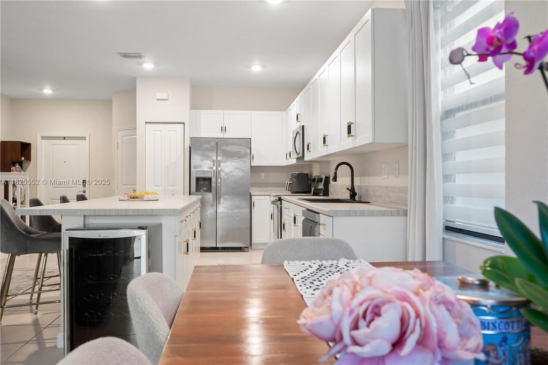 Под контрактом: $490,000 (3 спален, 2 ванн, 1772 Квадратных фут)