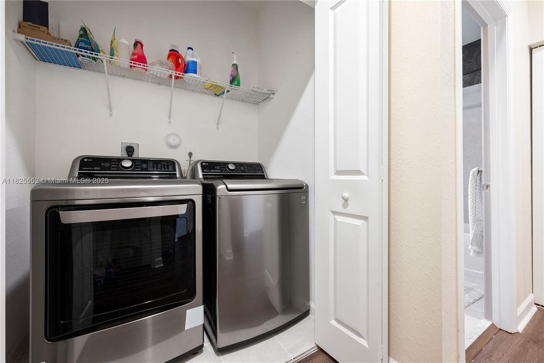 Под контрактом: $490,000 (3 спален, 2 ванн, 1772 Квадратных фут)