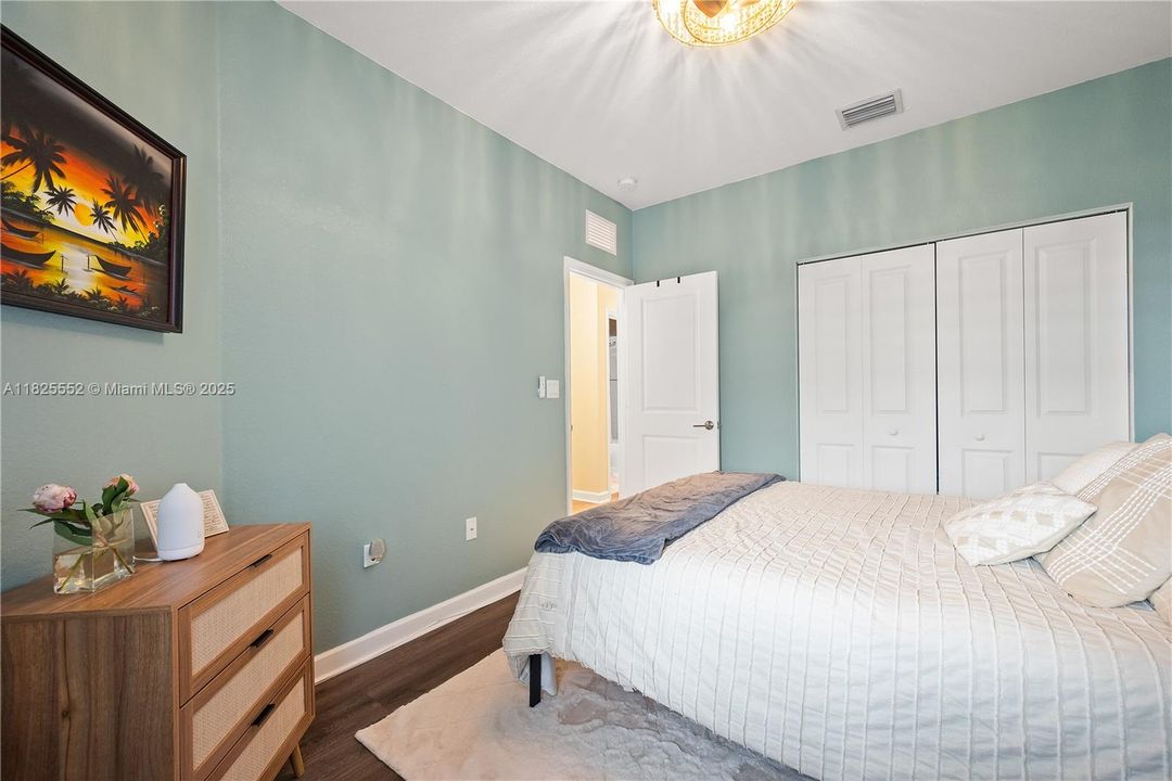 Под контрактом: $490,000 (3 спален, 2 ванн, 1772 Квадратных фут)