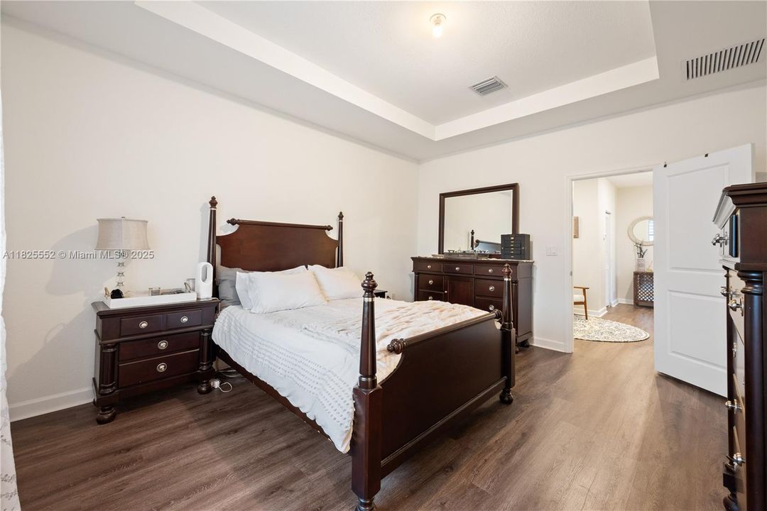 Под контрактом: $490,000 (3 спален, 2 ванн, 1772 Квадратных фут)