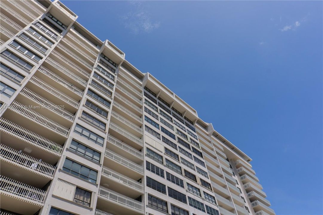 待售: $1,400,000 (2 贝兹, 2 浴室, 1882 平方英尺)