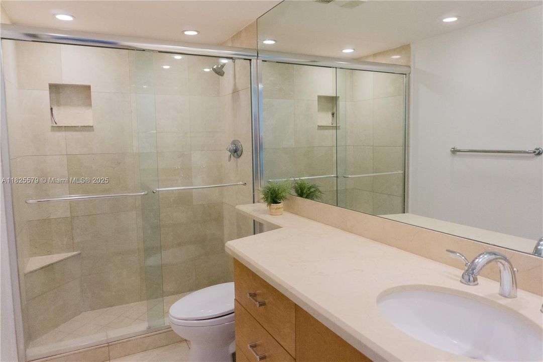 待售: $1,400,000 (2 贝兹, 2 浴室, 1882 平方英尺)