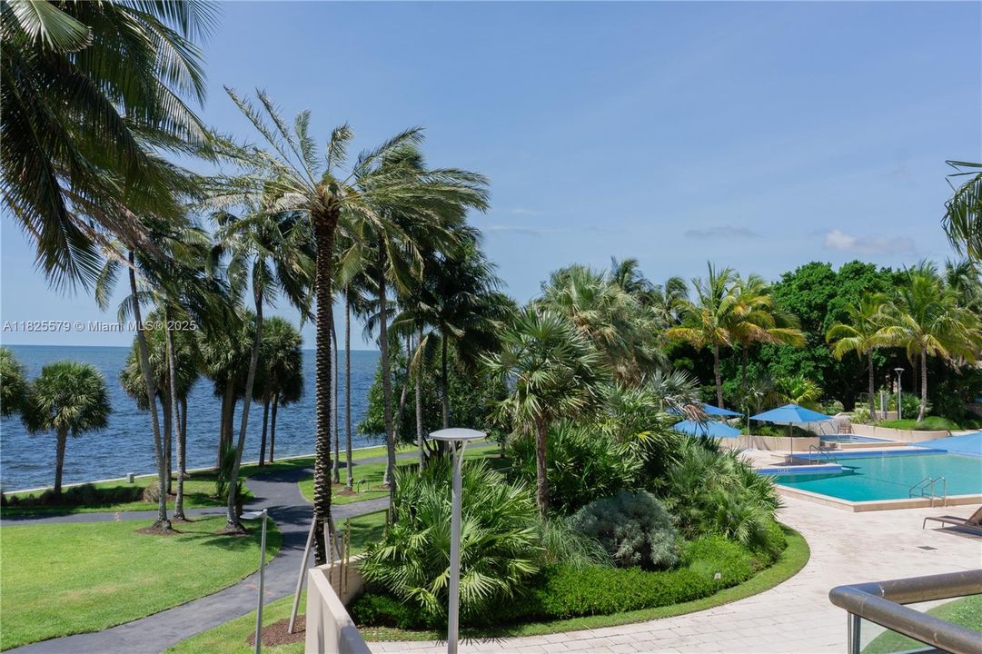 待售: $1,400,000 (2 贝兹, 2 浴室, 1882 平方英尺)