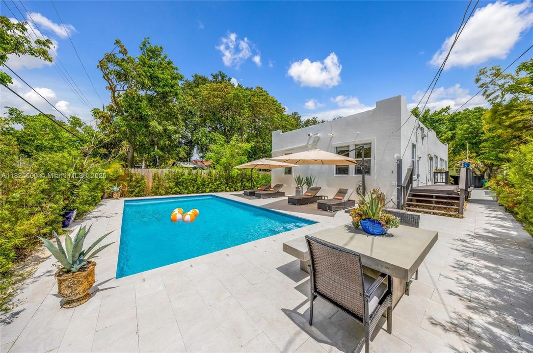 For Sale: $1,290,000 (3 beds, 2 baths, 1456 Square Feet)