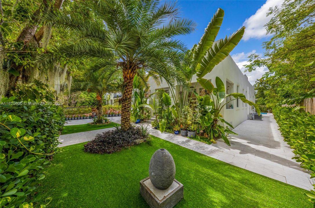 For Sale: $1,290,000 (3 beds, 2 baths, 1456 Square Feet)