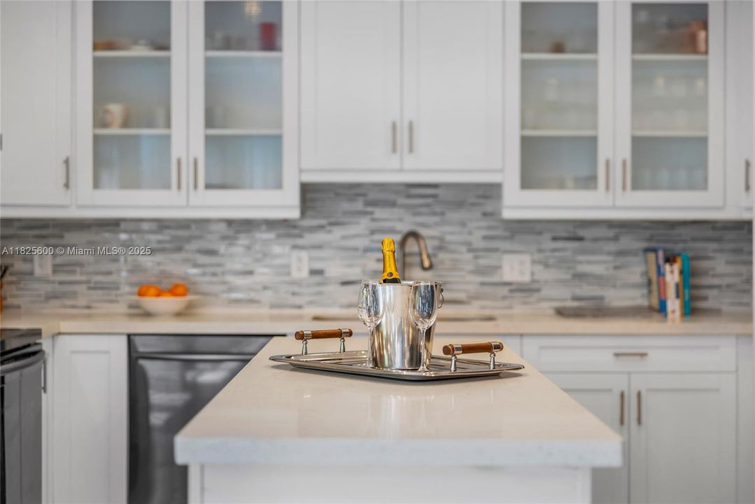 For Sale: $1,290,000 (3 beds, 2 baths, 1456 Square Feet)