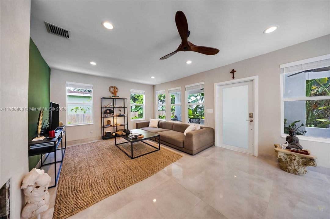 For Sale: $1,290,000 (3 beds, 2 baths, 1456 Square Feet)