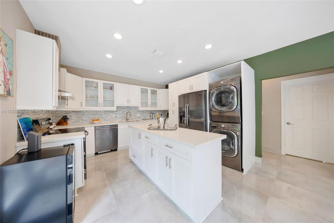 For Sale: $1,290,000 (3 beds, 2 baths, 1456 Square Feet)