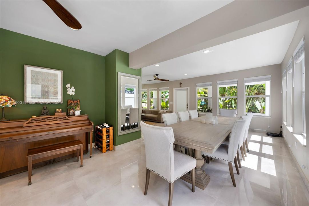 For Sale: $1,290,000 (3 beds, 2 baths, 1456 Square Feet)