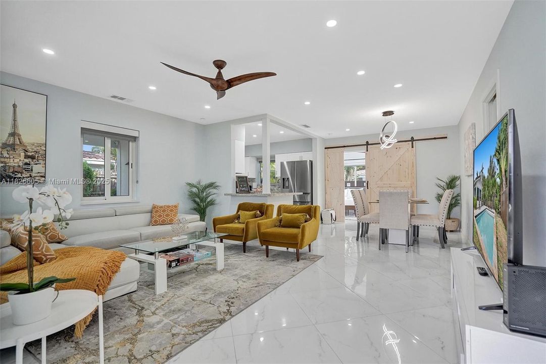 合同活跃: $5,000 (3 贝兹, 2 浴室, 1413 平方英尺)