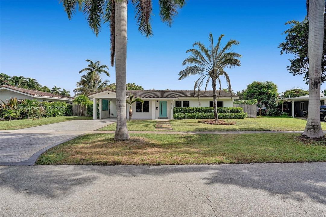 合同活跃: $5,000 (3 贝兹, 2 浴室, 1413 平方英尺)