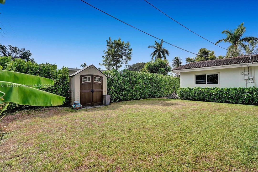 合同活跃: $5,000 (3 贝兹, 2 浴室, 1413 平方英尺)