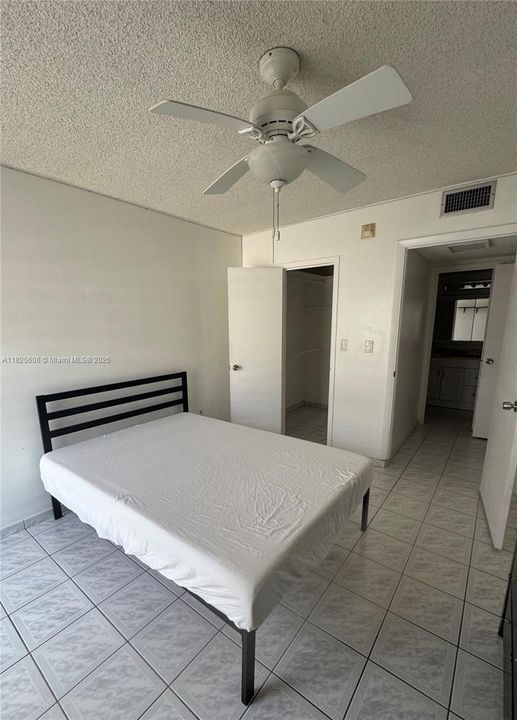 For Sale: $220,000 (1 beds, 1 baths, 536 Square Feet)