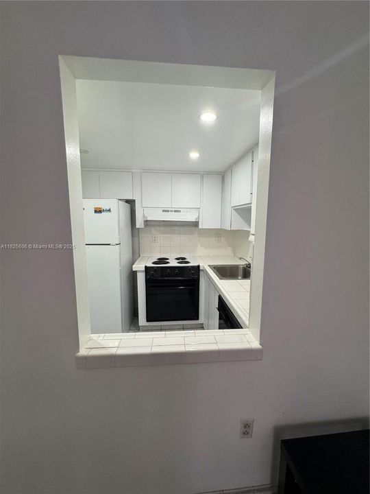 For Sale: $220,000 (1 beds, 1 baths, 536 Square Feet)