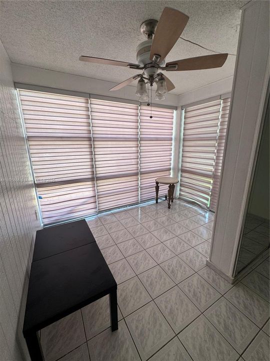 For Sale: $220,000 (1 beds, 1 baths, 536 Square Feet)