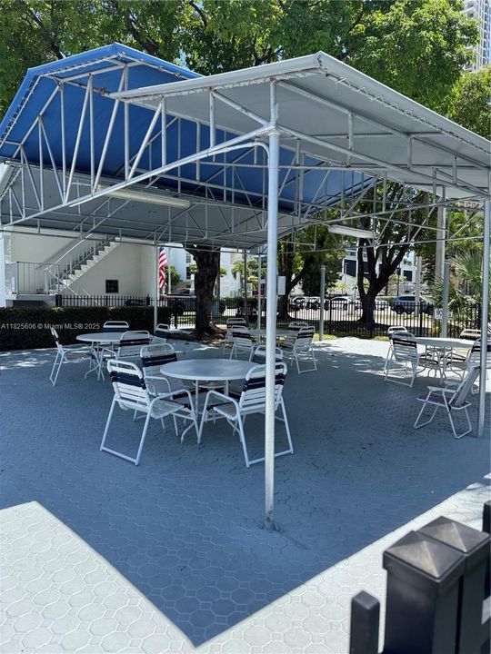 For Sale: $220,000 (1 beds, 1 baths, 536 Square Feet)