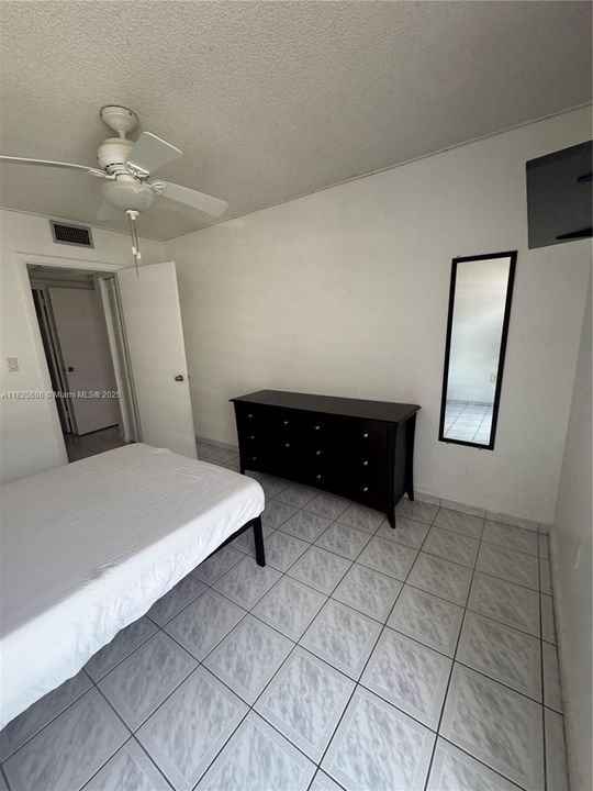 For Sale: $220,000 (1 beds, 1 baths, 536 Square Feet)