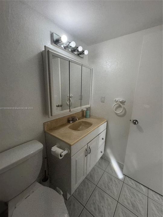 For Sale: $220,000 (1 beds, 1 baths, 536 Square Feet)