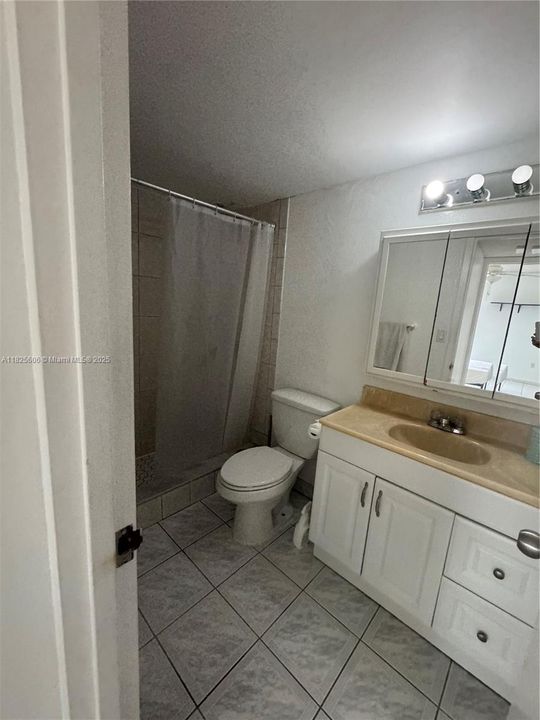 For Sale: $220,000 (1 beds, 1 baths, 536 Square Feet)