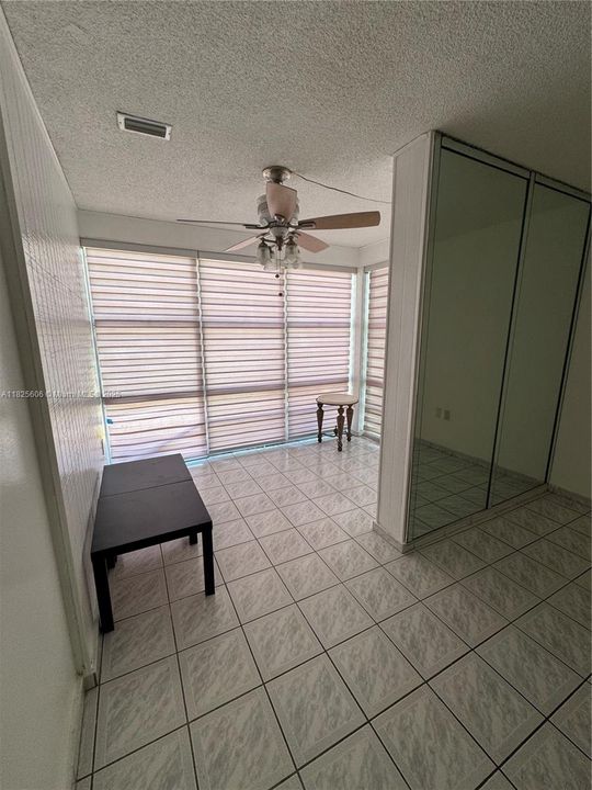 For Sale: $220,000 (1 beds, 1 baths, 536 Square Feet)