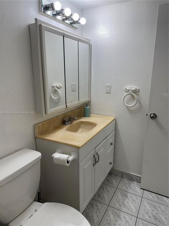 For Sale: $220,000 (1 beds, 1 baths, 536 Square Feet)