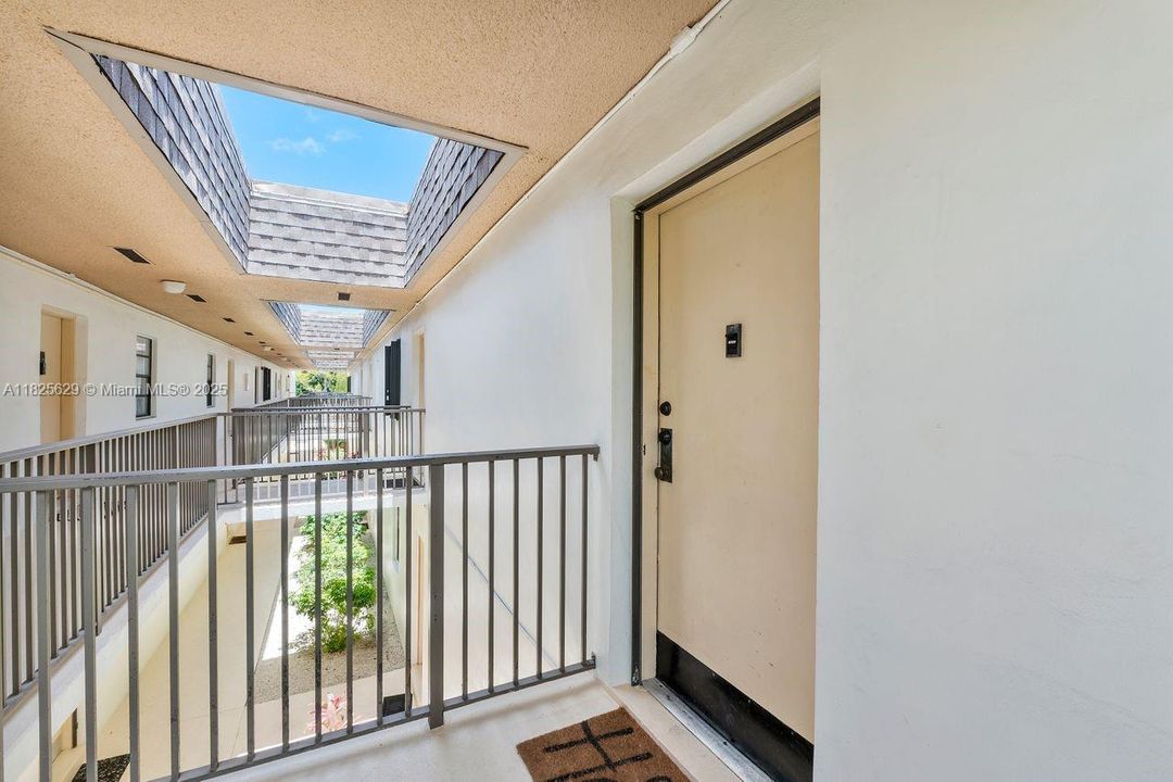 Под контрактом: $286,000 (2 спален, 1 ванн, 792 Квадратных фут)