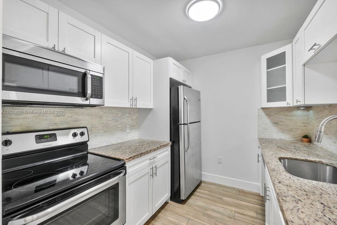 Под контрактом: $286,000 (2 спален, 1 ванн, 792 Квадратных фут)