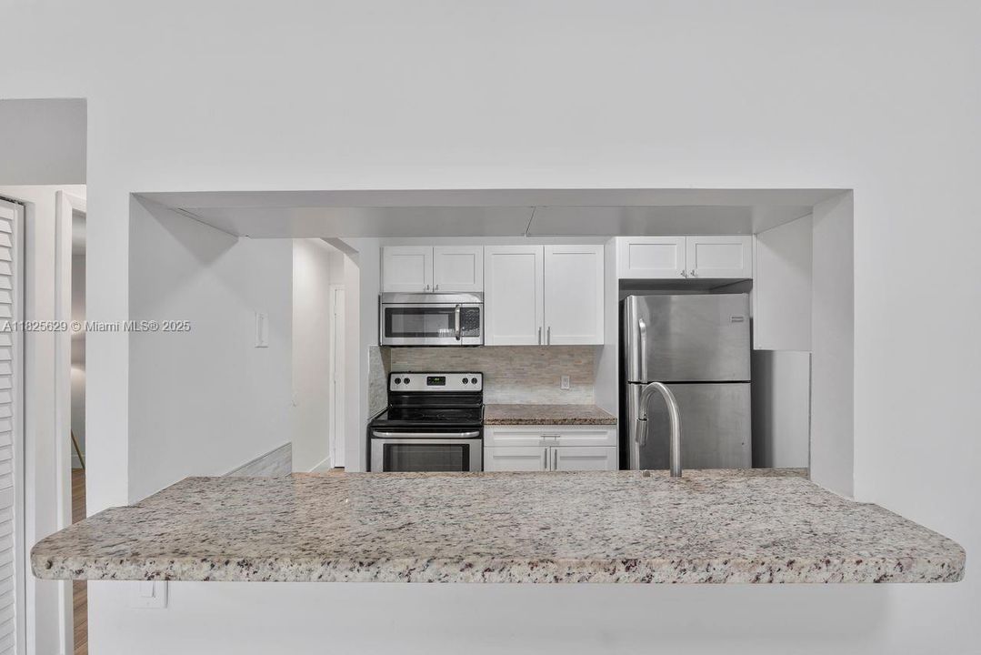 Под контрактом: $286,000 (2 спален, 1 ванн, 792 Квадратных фут)