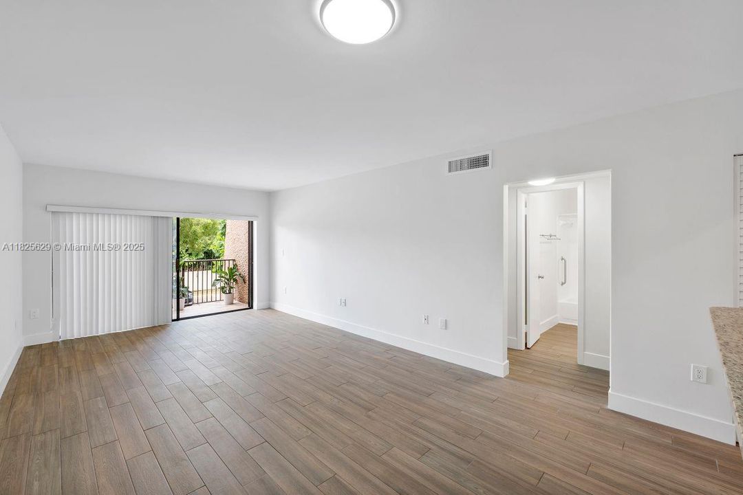 Под контрактом: $286,000 (2 спален, 1 ванн, 792 Квадратных фут)